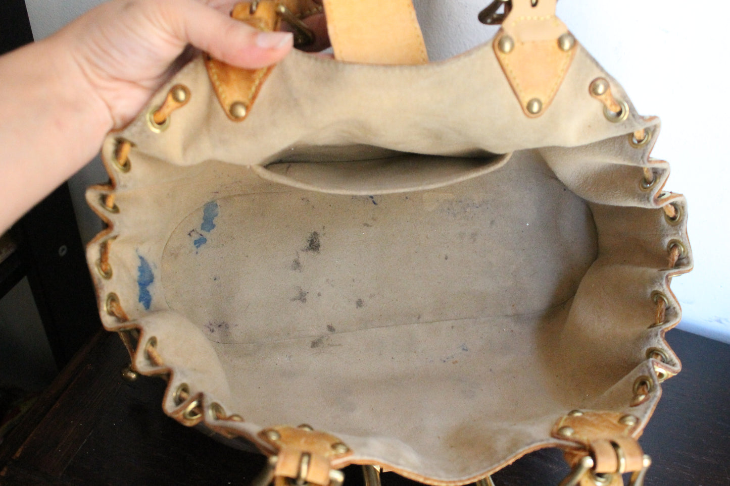 Louis Vuitton sac à main modèle Theda en toile monogram et cuir