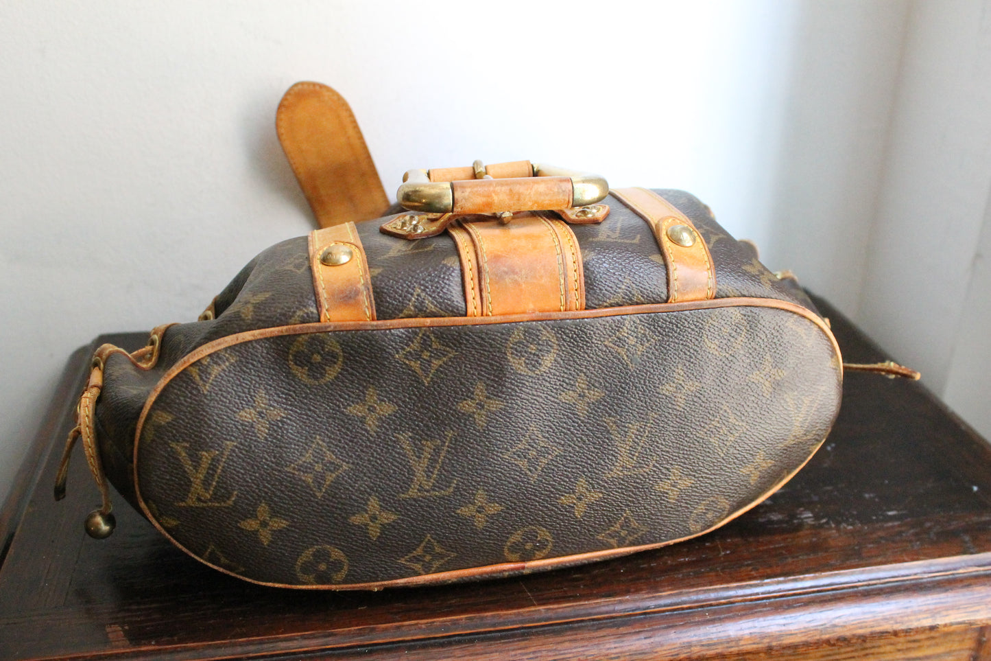 Louis Vuitton sac à main modèle Theda en toile monogram et cuir