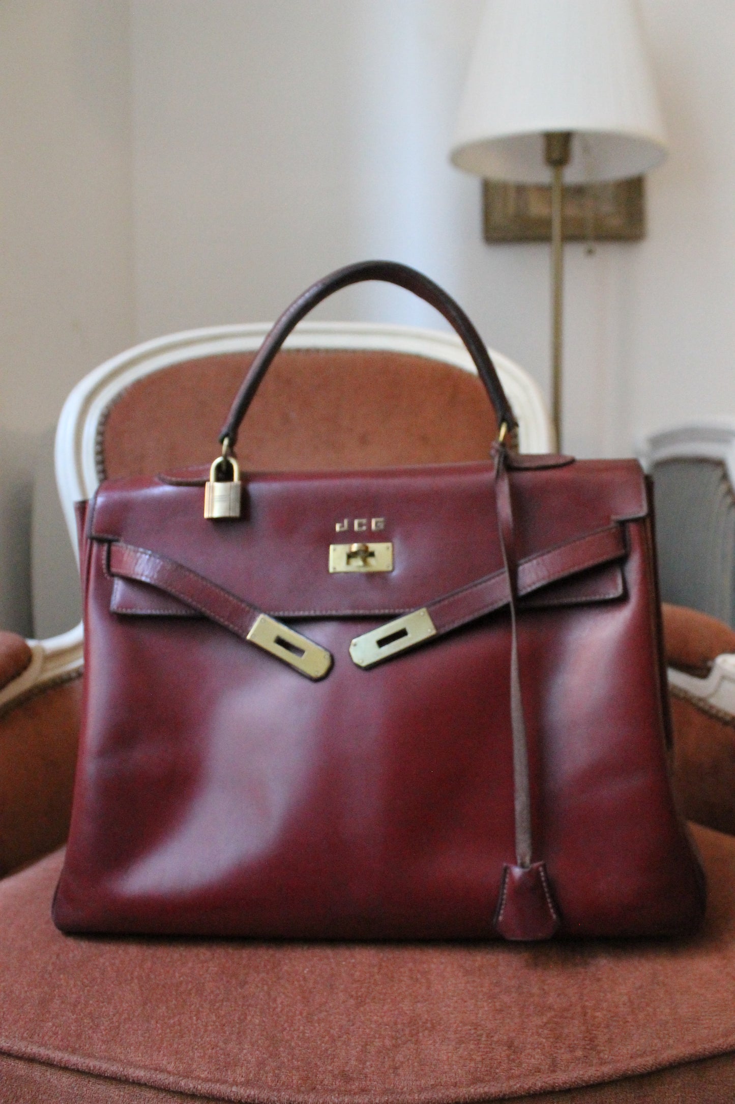 Hermès sac à main modèle Kelly 35 vintage en cuir box bordeaux
