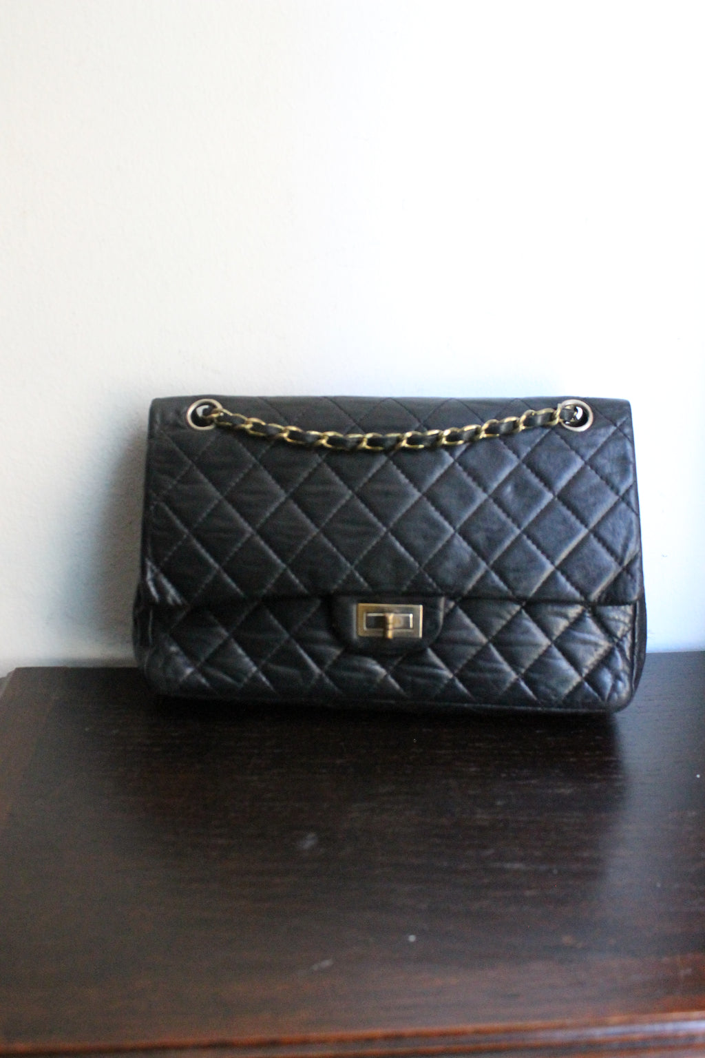 Chanel sac à main modèle "2.55" vintage à double rabat en cuir noir