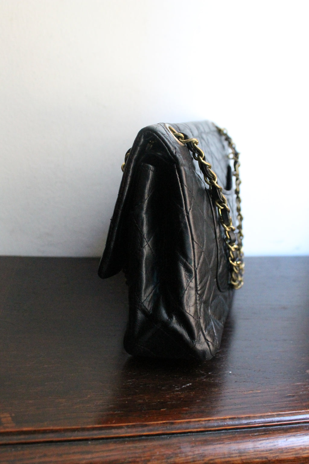 Chanel sac à main modèle "2.55" vintage à double rabat en cuir noir