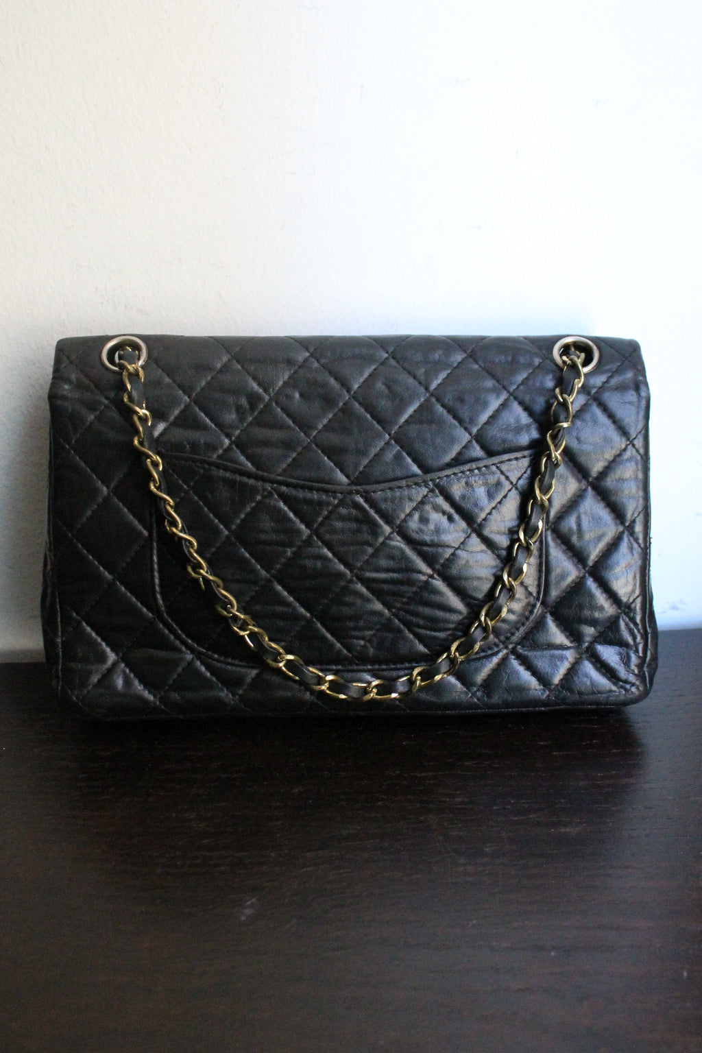 Chanel sac à main modèle "2.55" vintage à double rabat en cuir noir