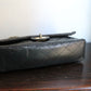 Chanel sac à main modèle "2.55" vintage à double rabat en cuir noir