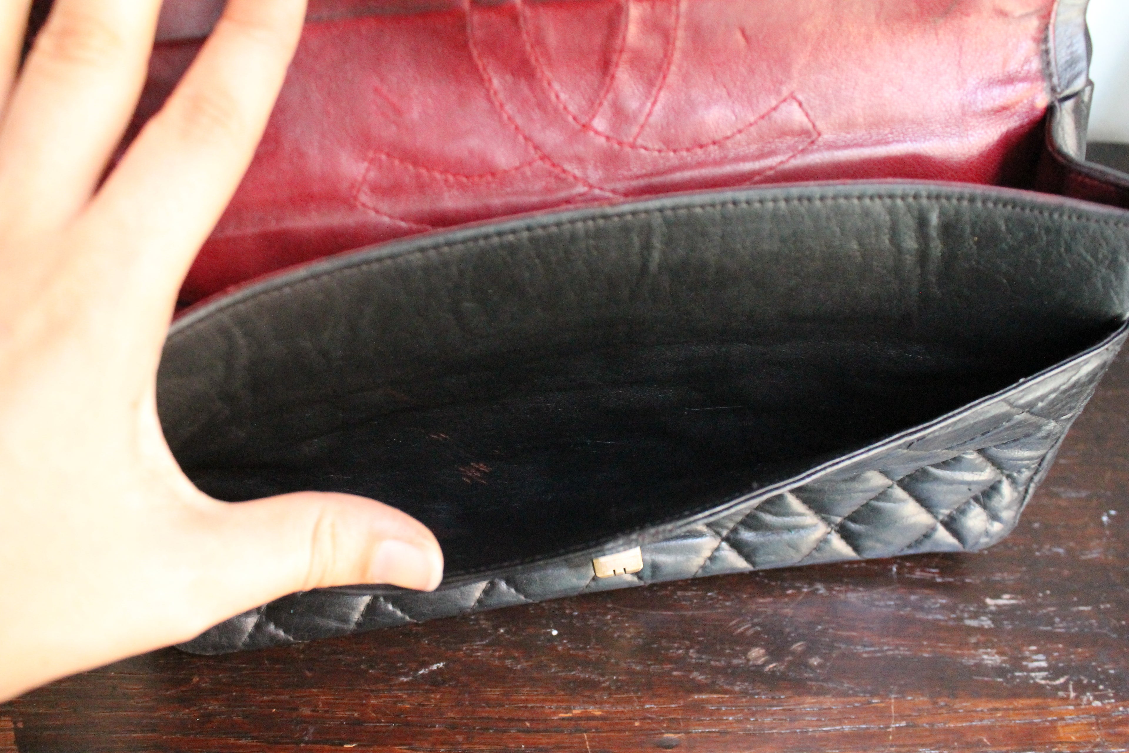 Chanel sac à main modèle "2.55" vintage à double rabat en cuir noir