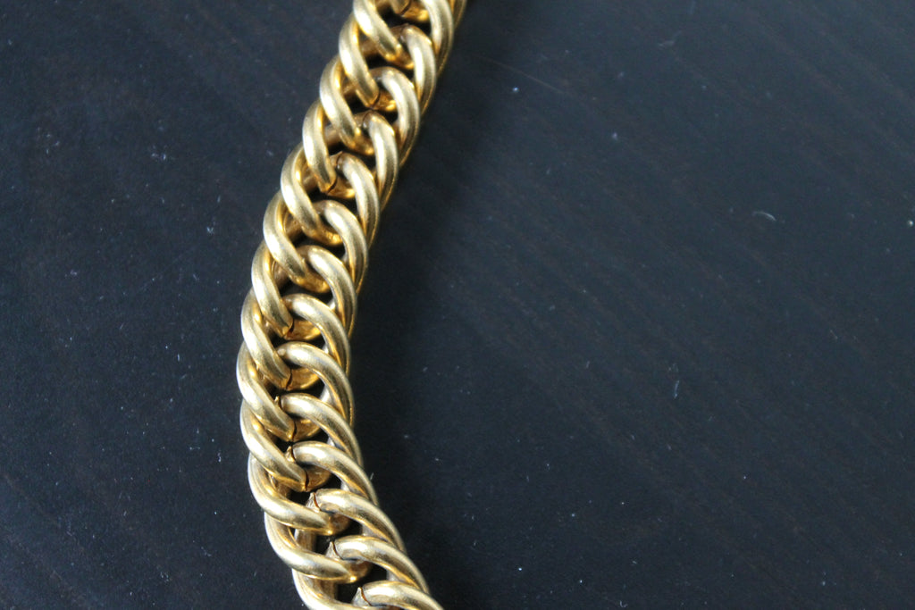 Chanel, collier ras de cou en métal doré