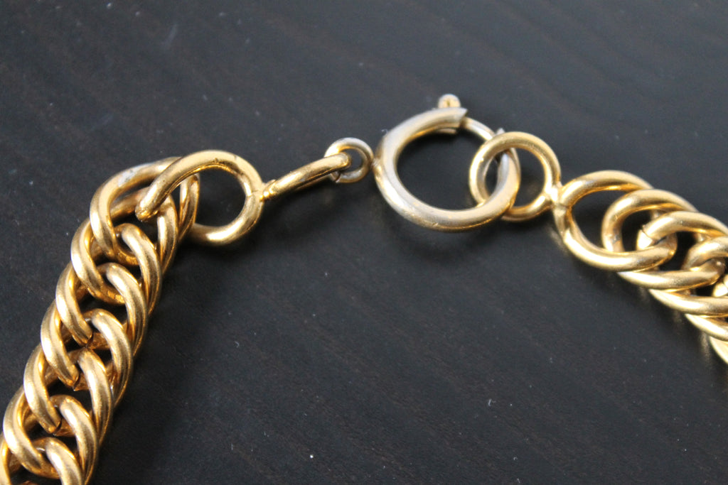 Chanel, collier ras de cou en métal doré