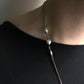 Chanel collier avec des perles en métal argenté avec pendentif CC