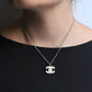 Chanel collier en métal avec pendentif CC blanc