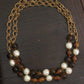 Chanel collier Gripoix en métal et perles marrons blanches