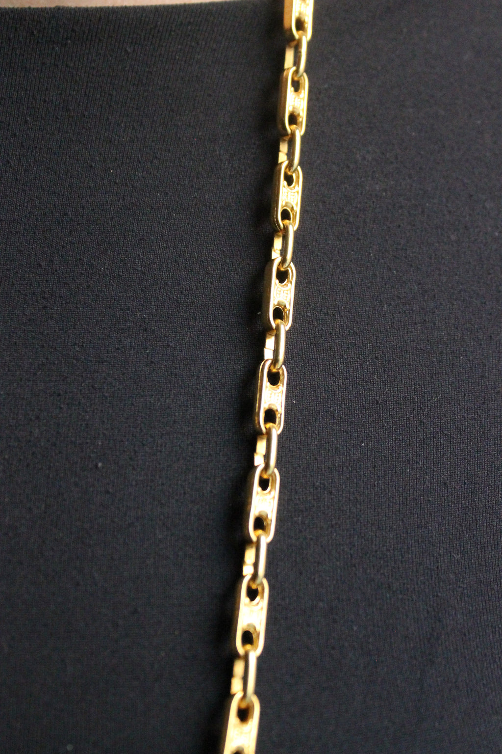 Céline collier en métal doré motif Triomphe