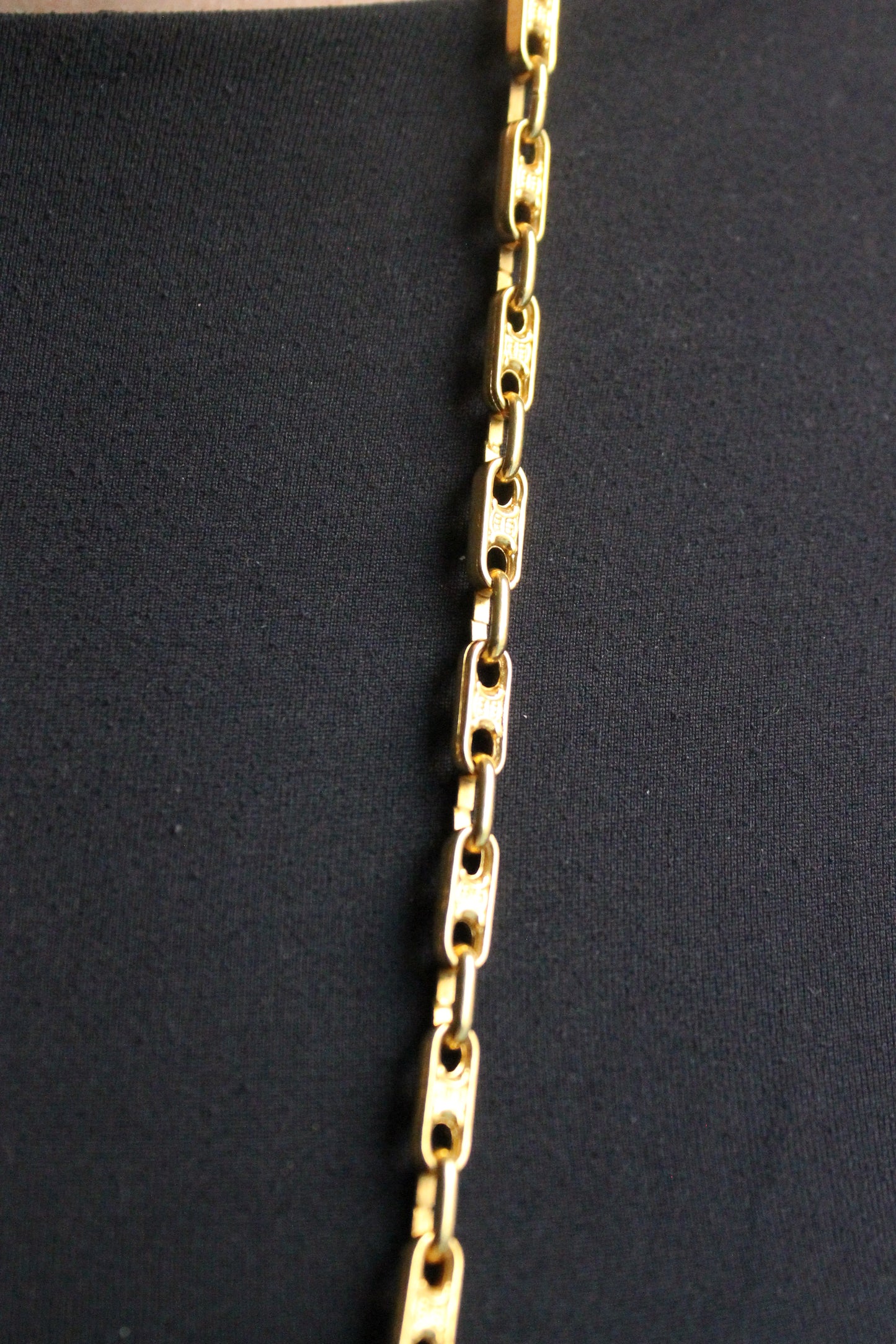 Céline collier en métal doré motif Triomphe