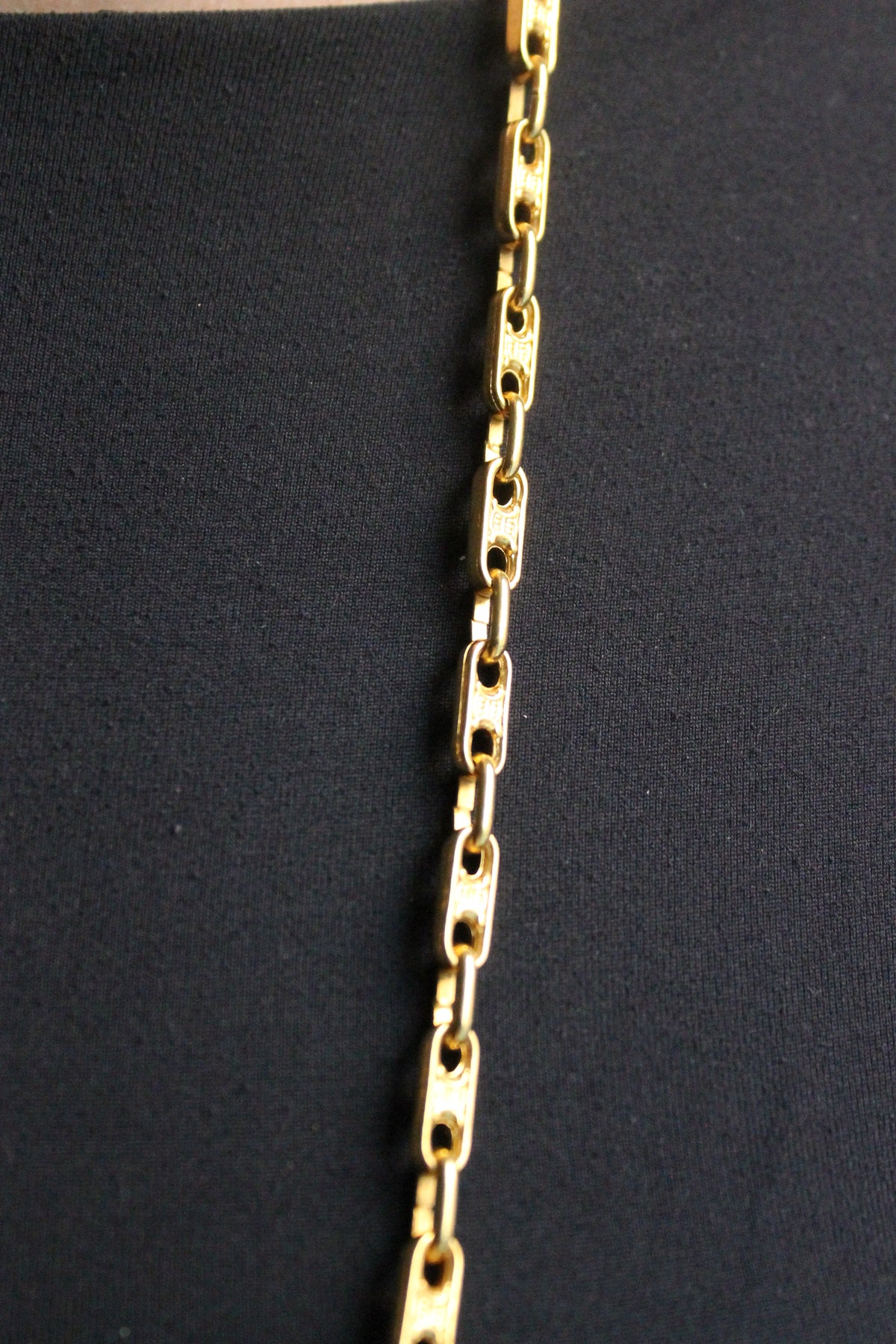 Céline collier en métal doré motif Triomphe