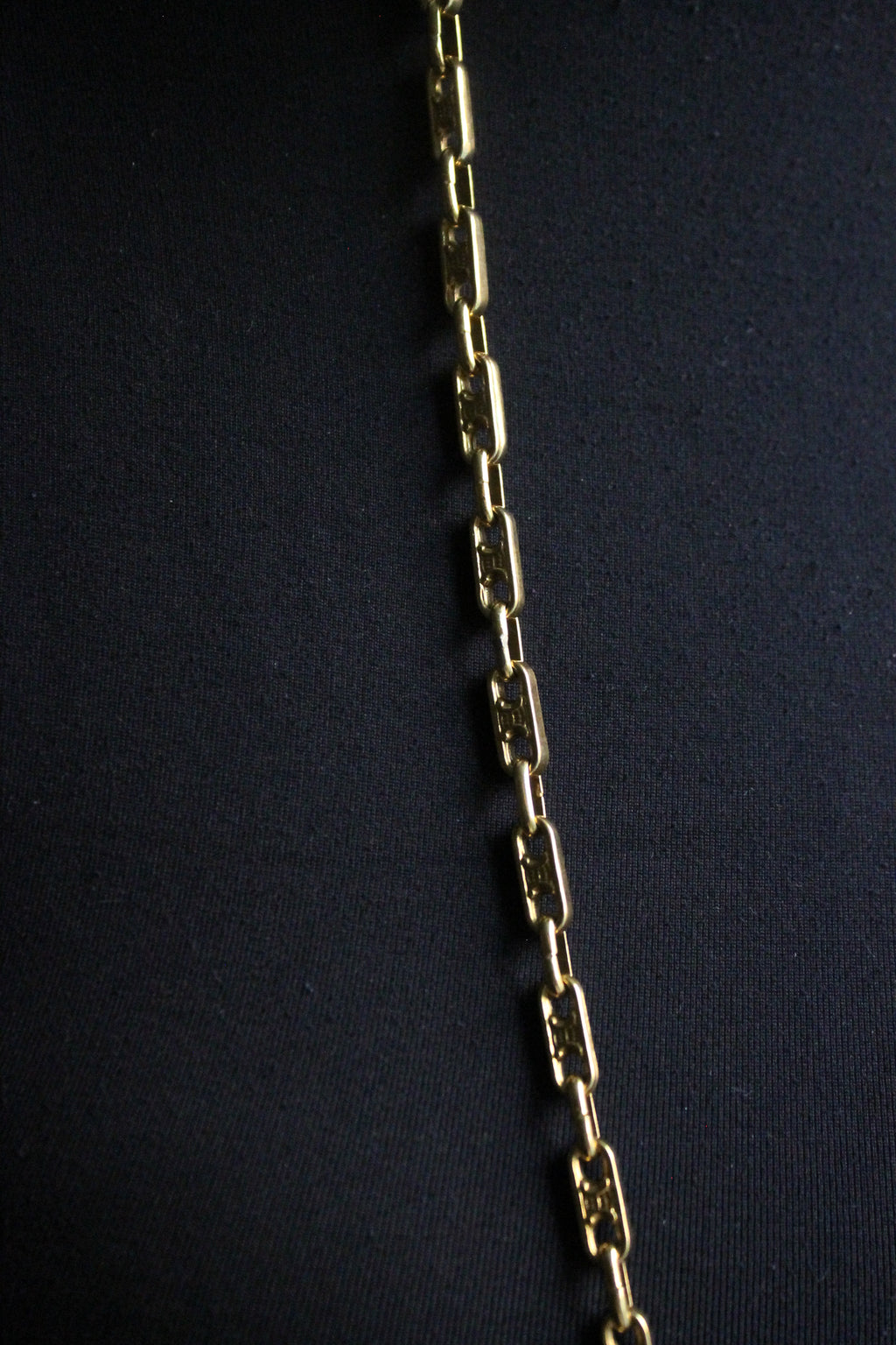 Céline collier en métal doré motif Triomphe
