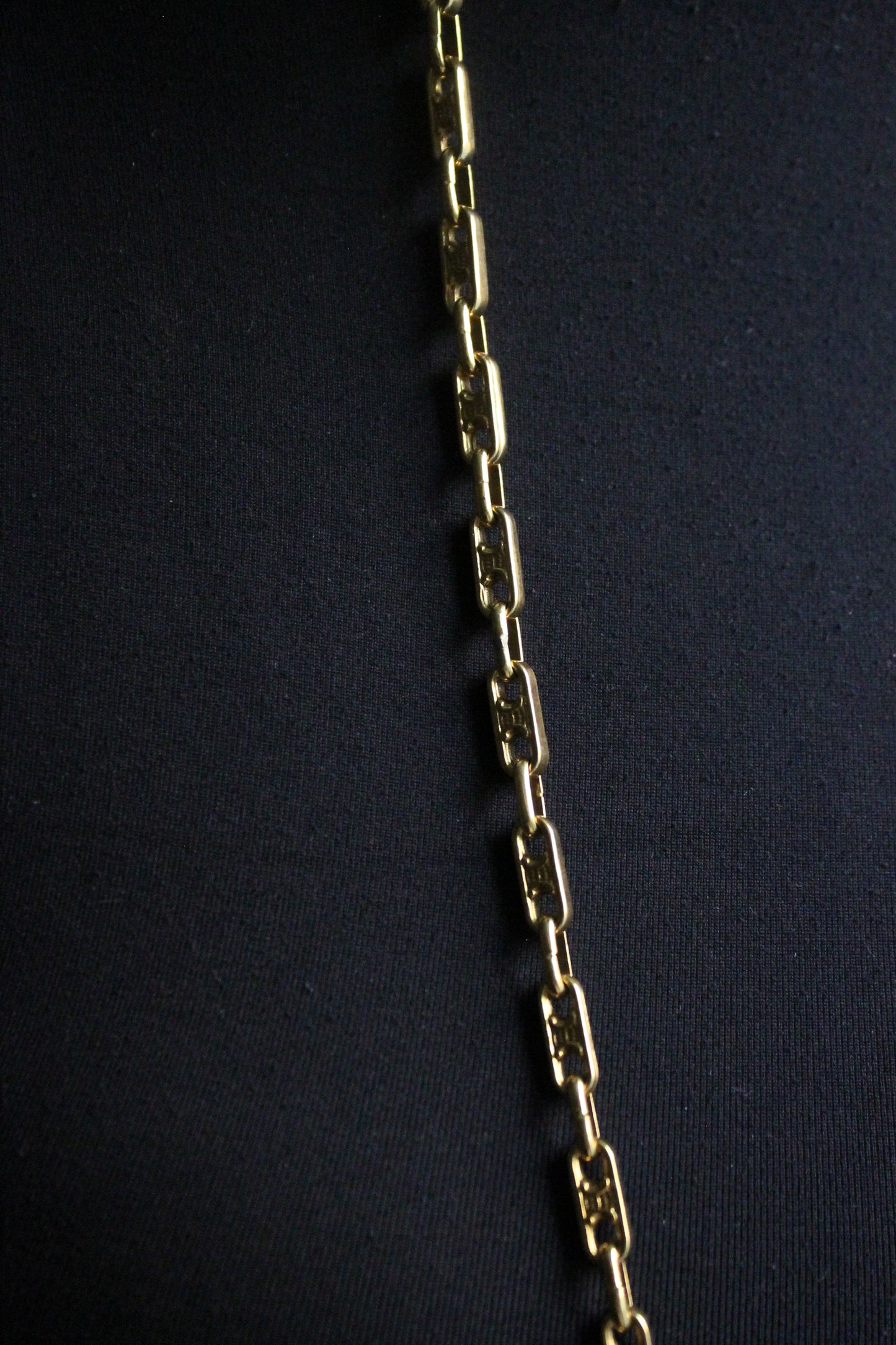 Céline collier en métal doré motif Triomphe