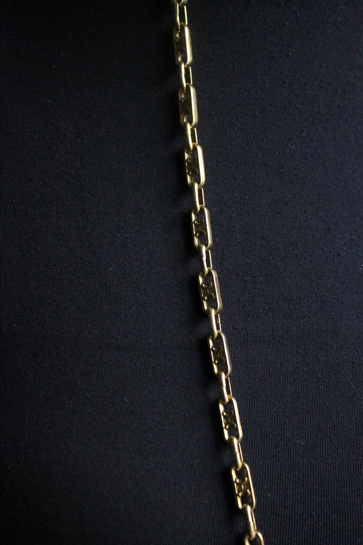 Céline collier en métal doré motif Triomphe