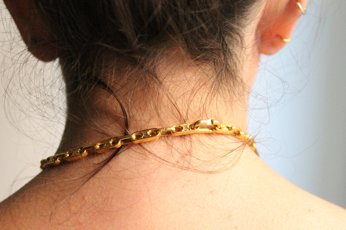 Céline collier en métal doré motif Triomphe