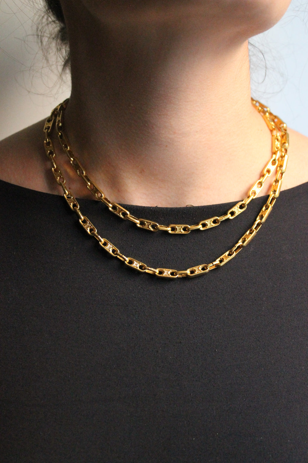 Céline collier en métal doré motif Triomphe
