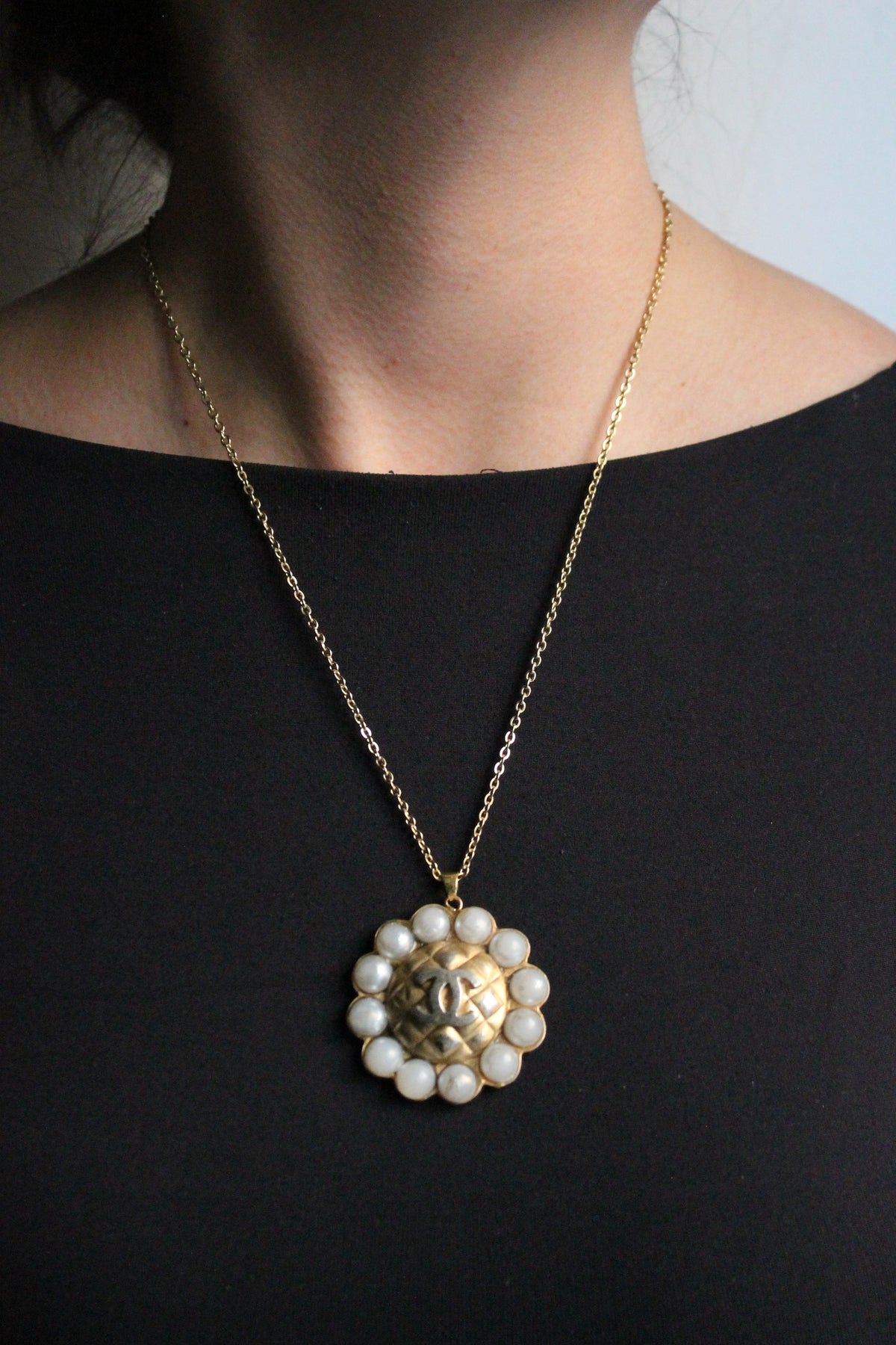 Chanel collier en métal et perles fantaisie