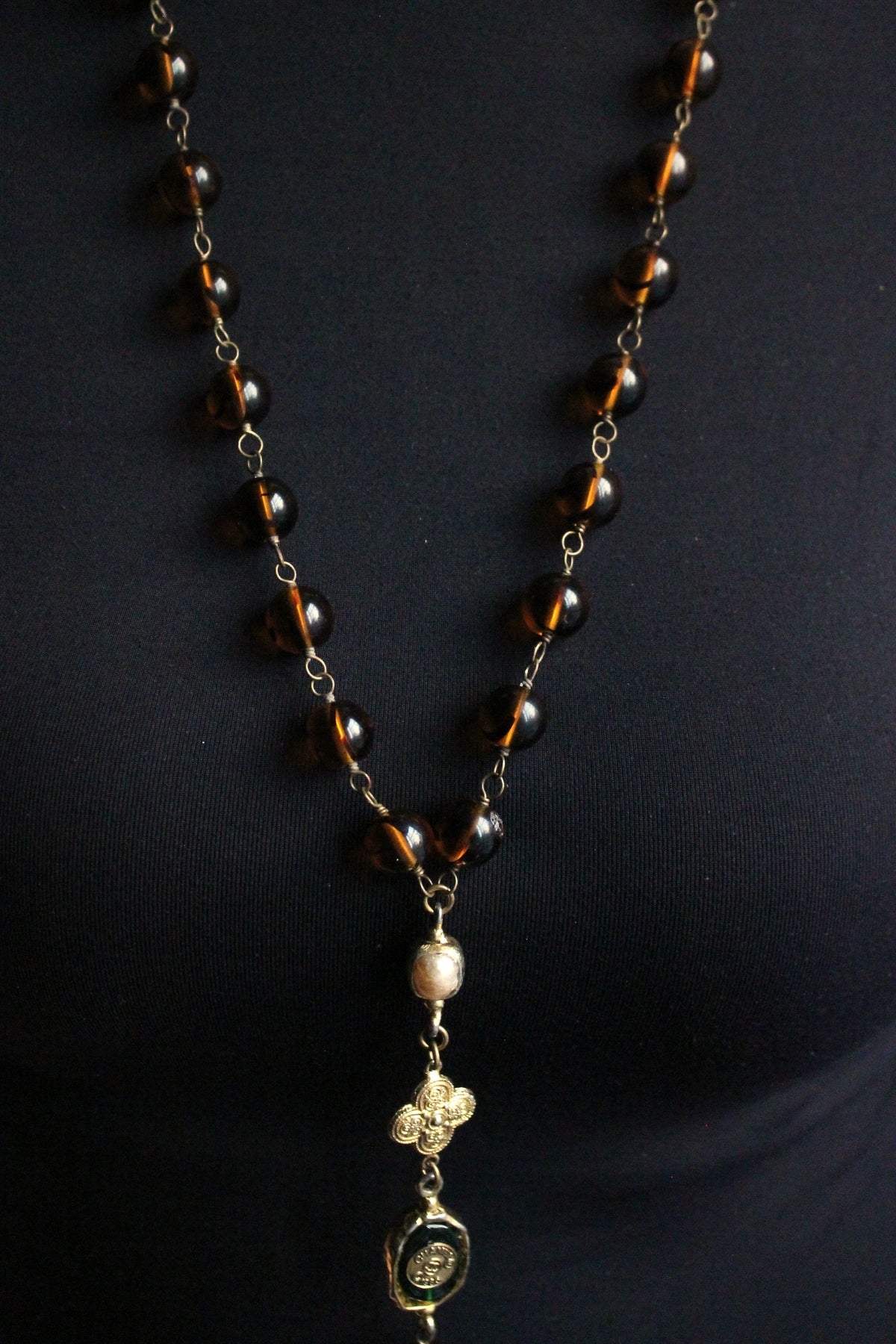 Chanel collier en verre fabrication Gripoix 1985 métal doré trèfle et perles