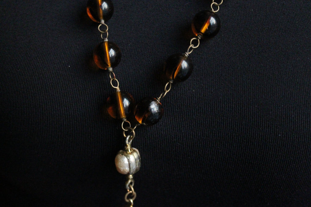 Chanel collier en verre fabrication Gripoix 1985 métal doré trèfle et perles