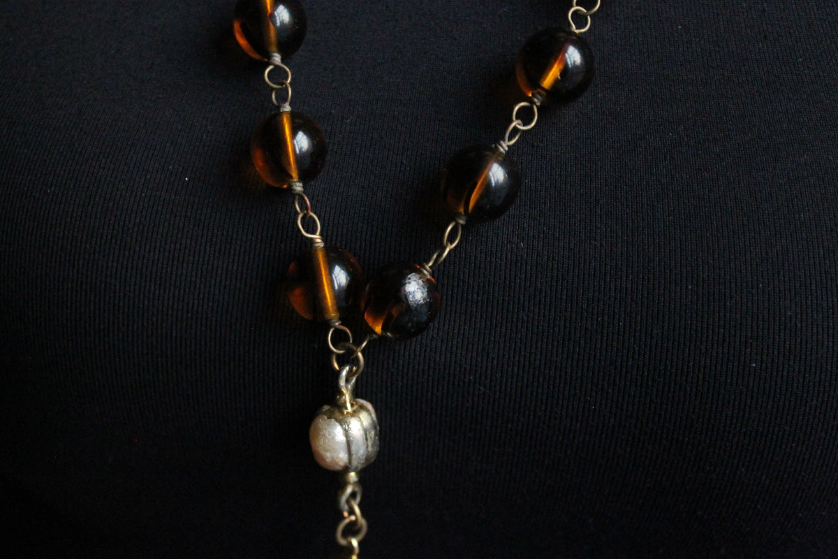 Chanel collier en verre fabrication Gripoix 1985 métal doré trèfle et perles