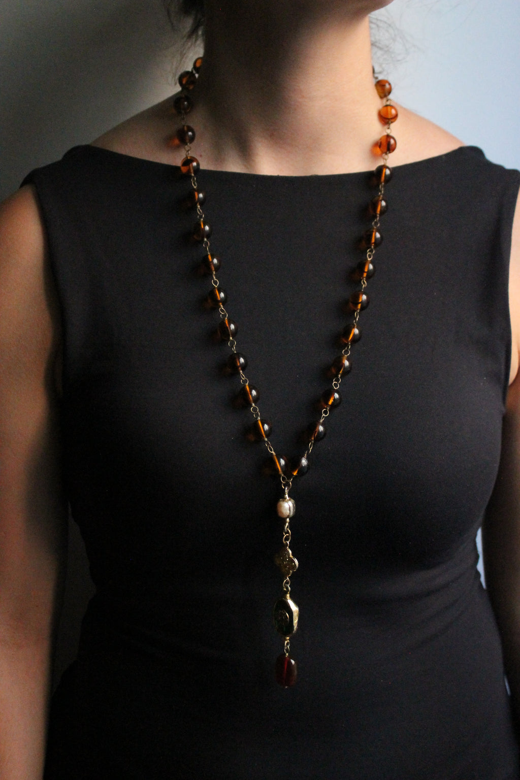 Chanel collier en verre fabrication Gripoix 1985 métal doré trèfle et perles