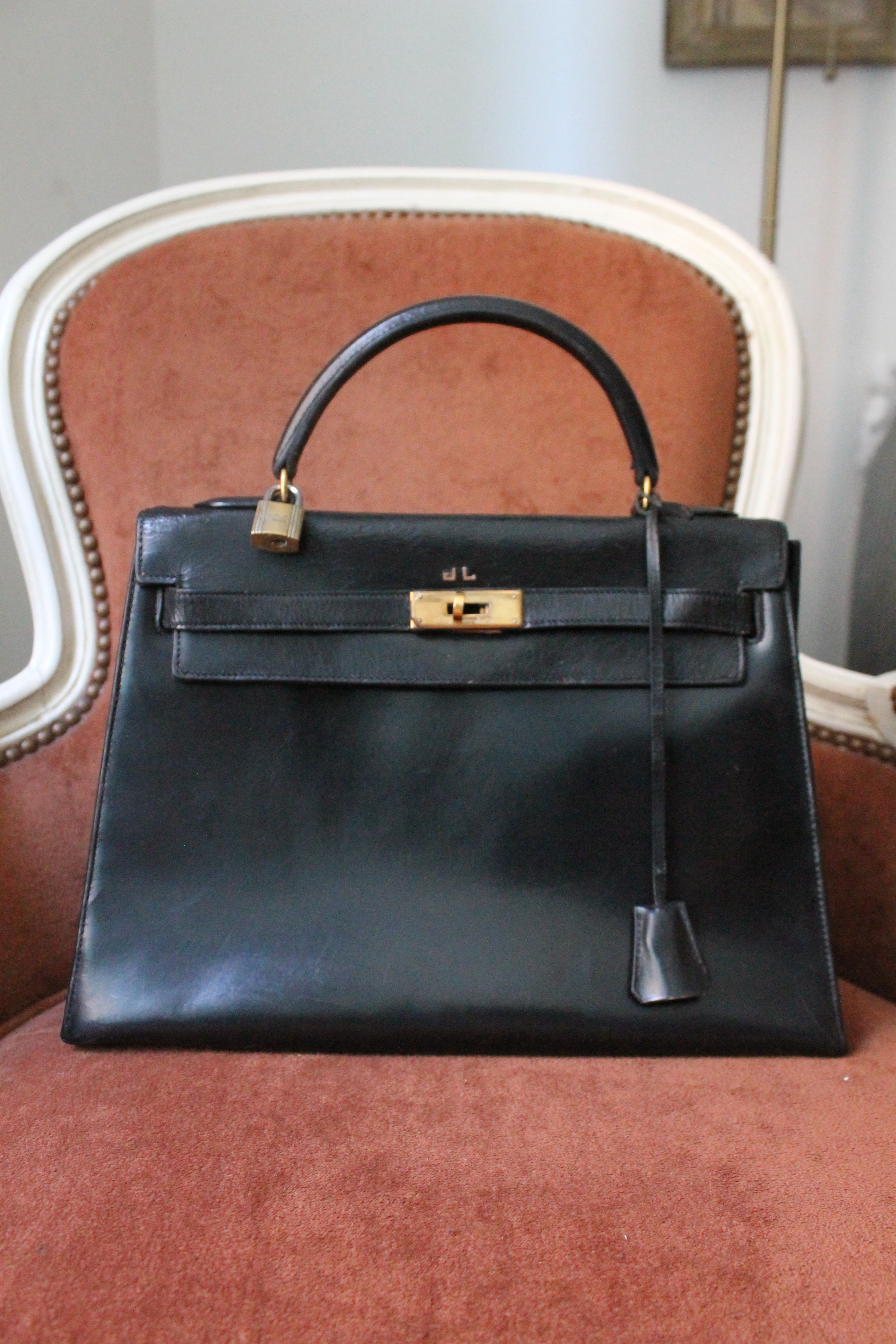Hermès sac à main modèle Kelly 32 en cuir box noir
