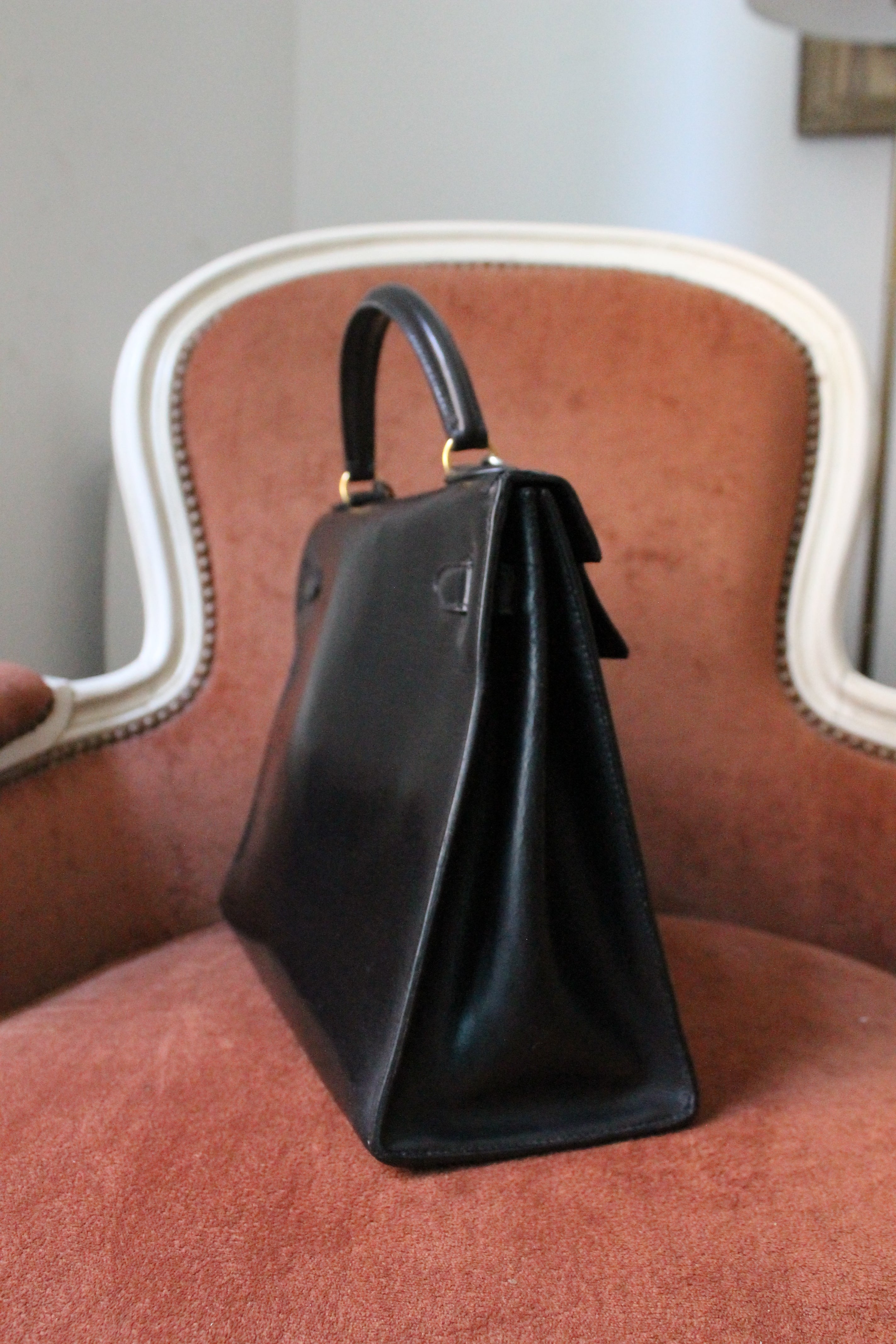 Hermès sac à main modèle Kelly 32 en cuir box noir