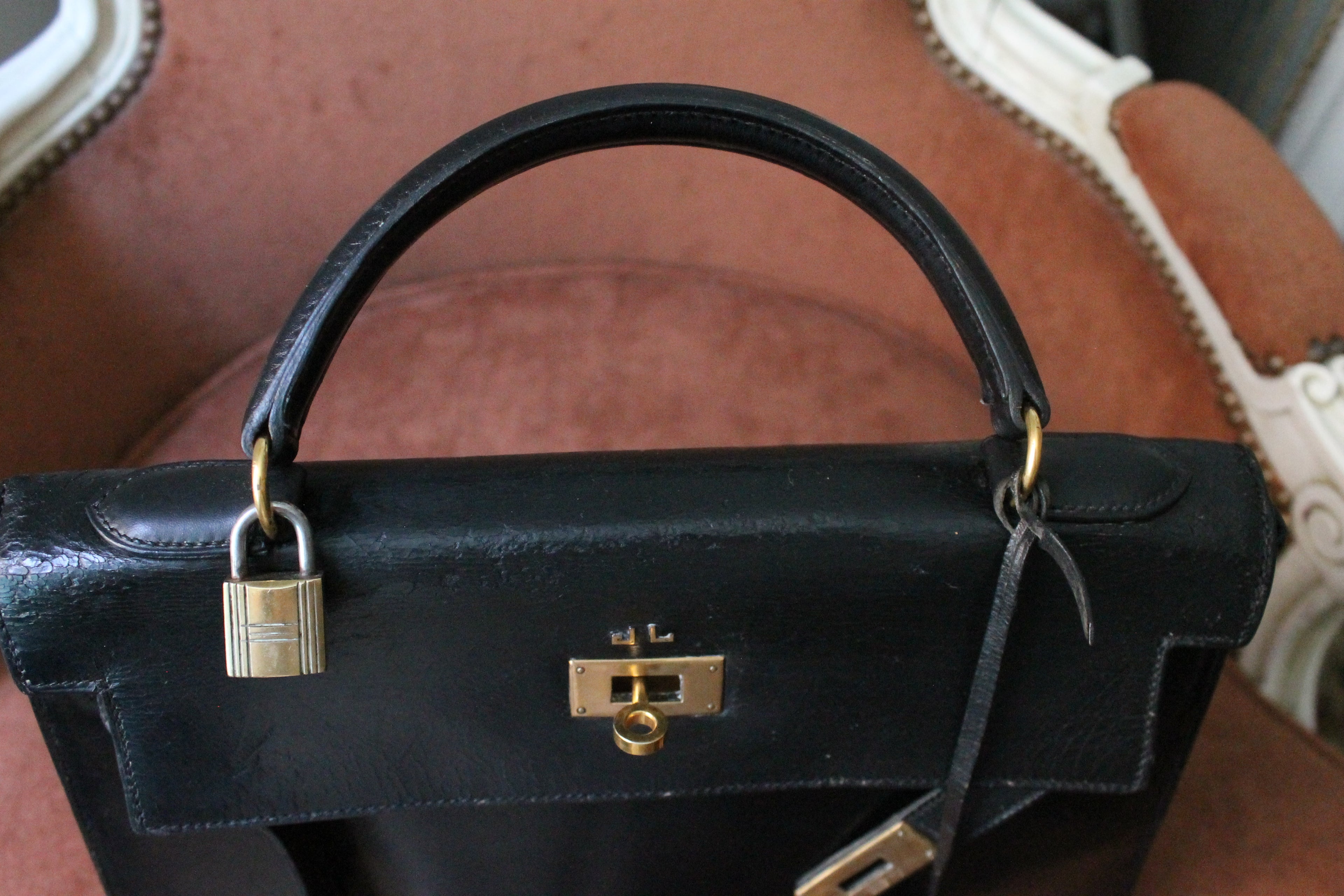Hermès sac à main modèle Kelly 32 en cuir box noir