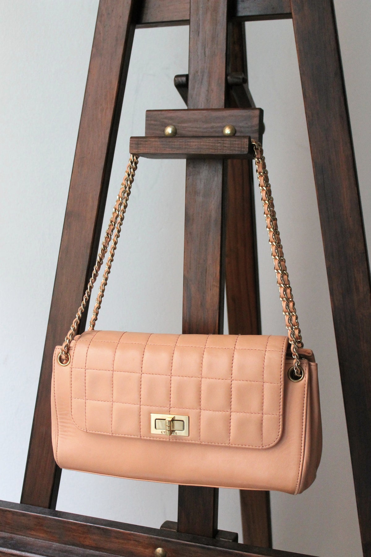 Sac à main Chanel modèle 2.55 en cuir rose collection 2002 - 2003