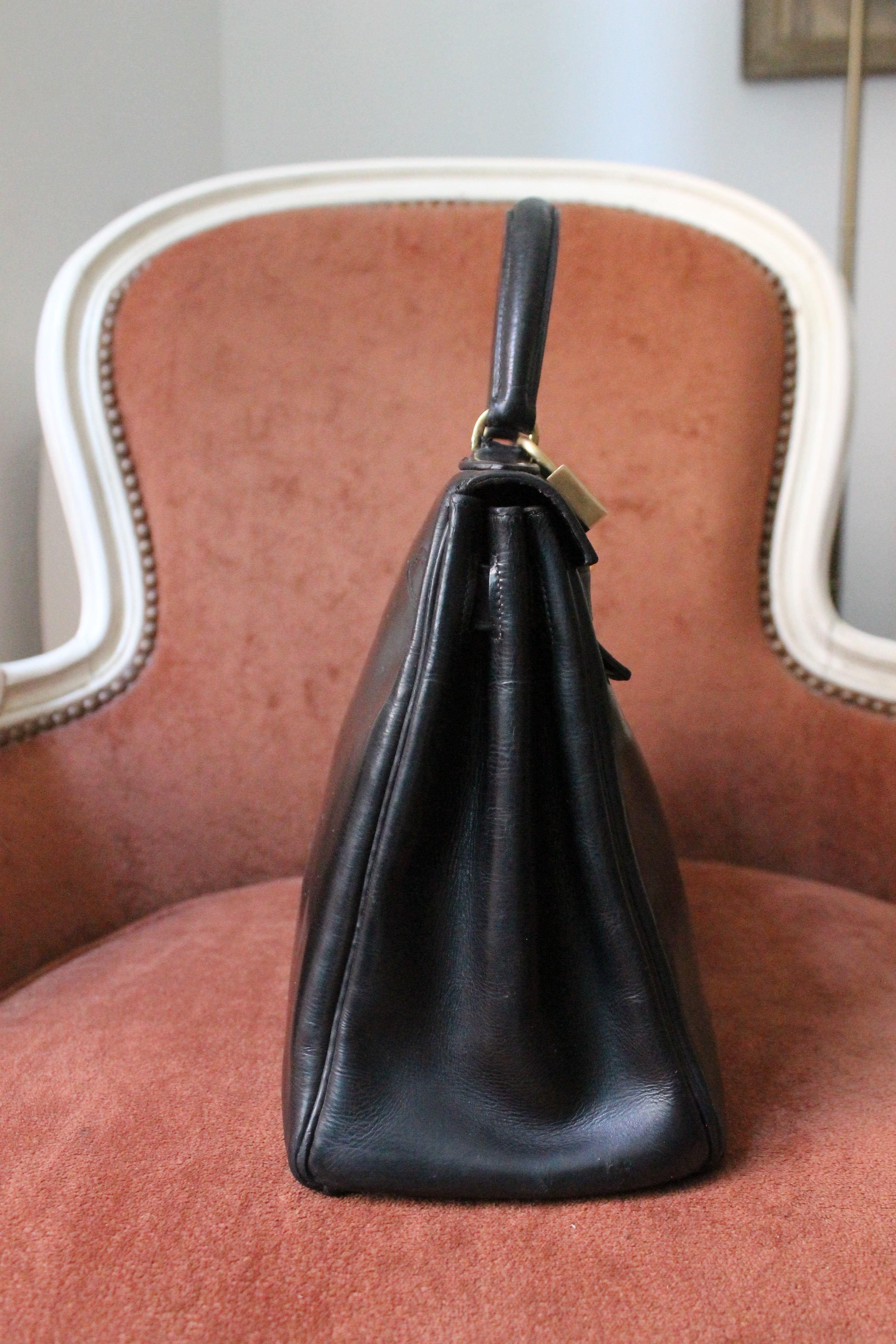 Hermès sac à main modèle Kelly 28 en cuir box retourné noir