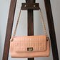 Sac à main Chanel modèle 2.55 en cuir rose collection 2002 - 2003