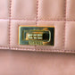 Sac à main Chanel modèle 2.55 en cuir rose collection 2002 - 2003