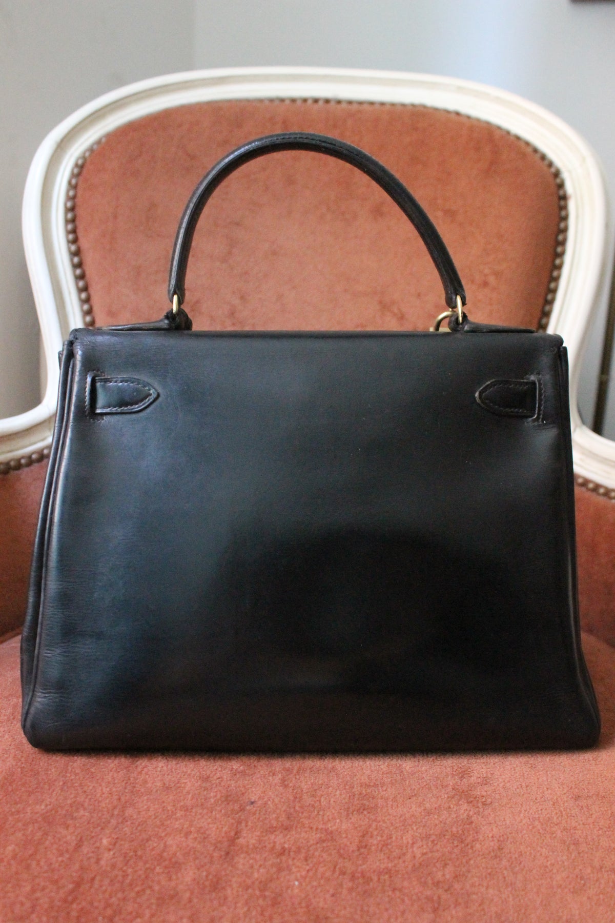 Hermès sac à main modèle Kelly 28 en cuir box retourné noir