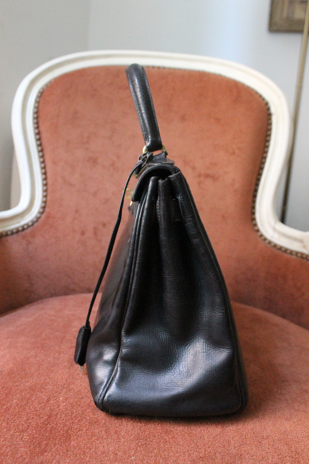 Hermès sac à main modèle Kelly 28 en cuir box retourné noir