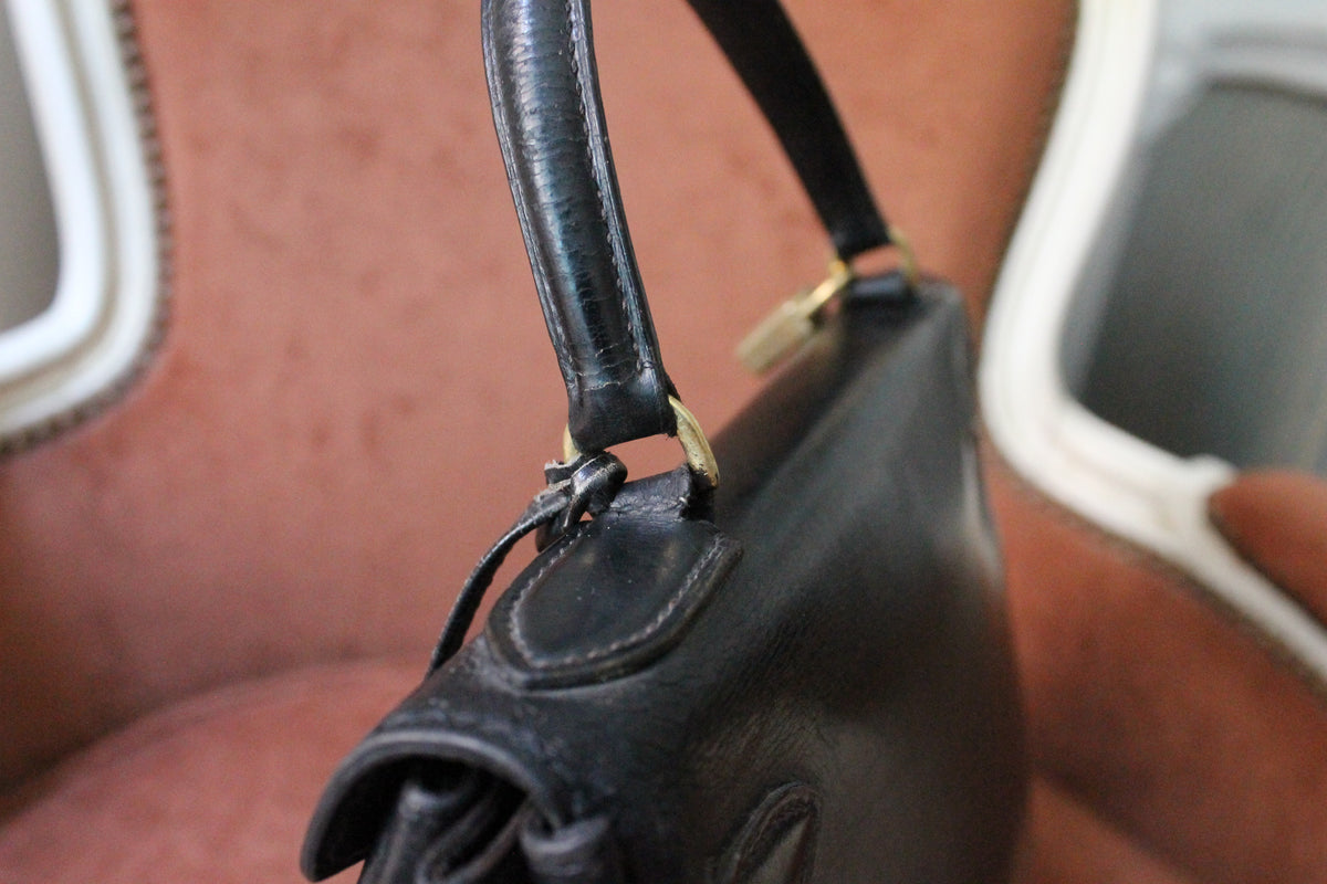 Hermès sac à main modèle Kelly 28 en cuir box retourné noir