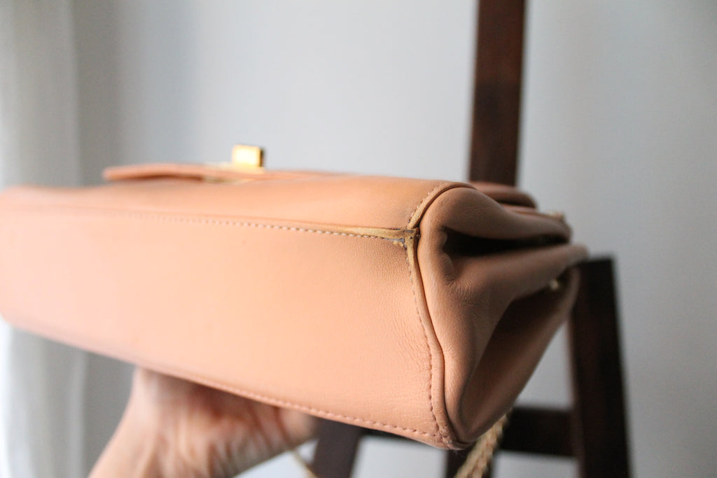 Sac à main Chanel modèle 2.55 en cuir rose collection 2002 - 2003