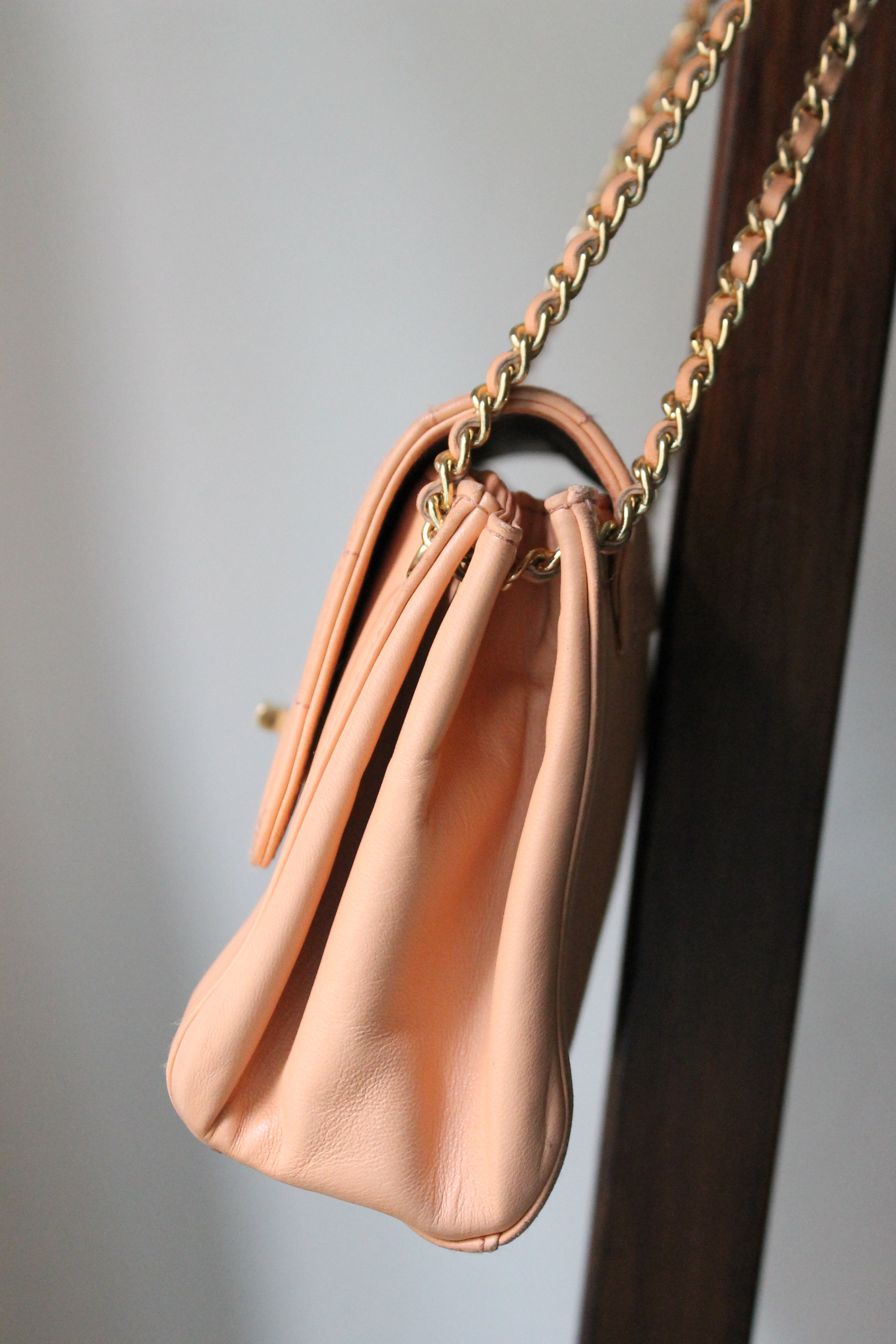 Sac à main Chanel modèle 2.55 en cuir rose collection 2002 - 2003