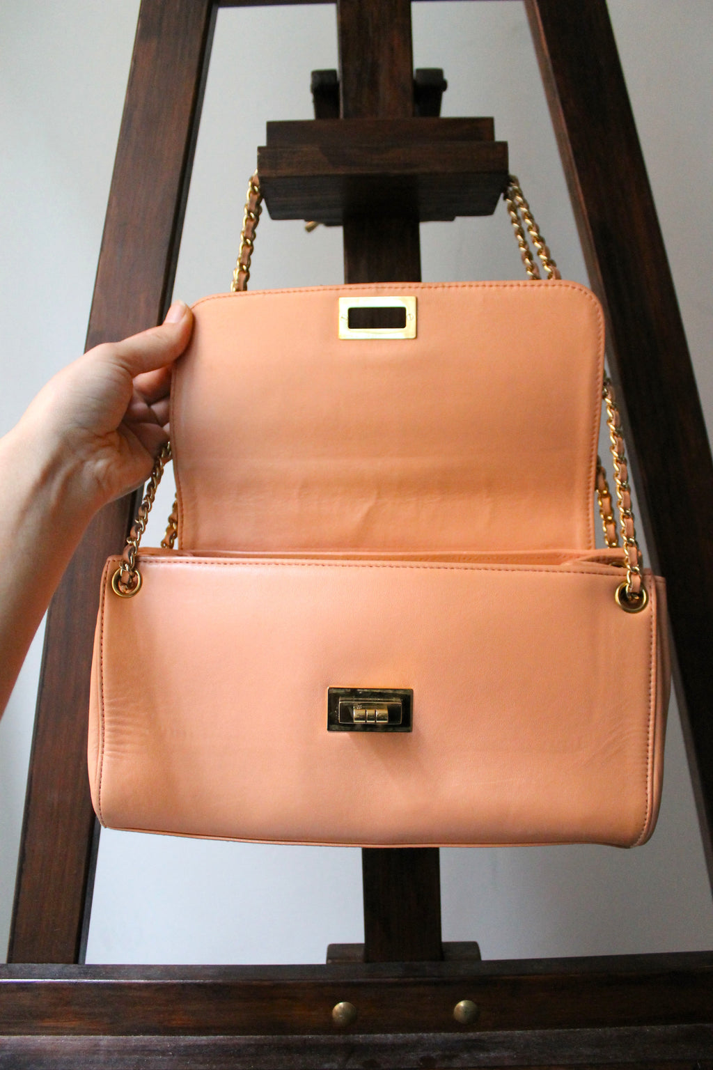 Sac à main Chanel modèle 2.55 en cuir rose collection 2002 - 2003