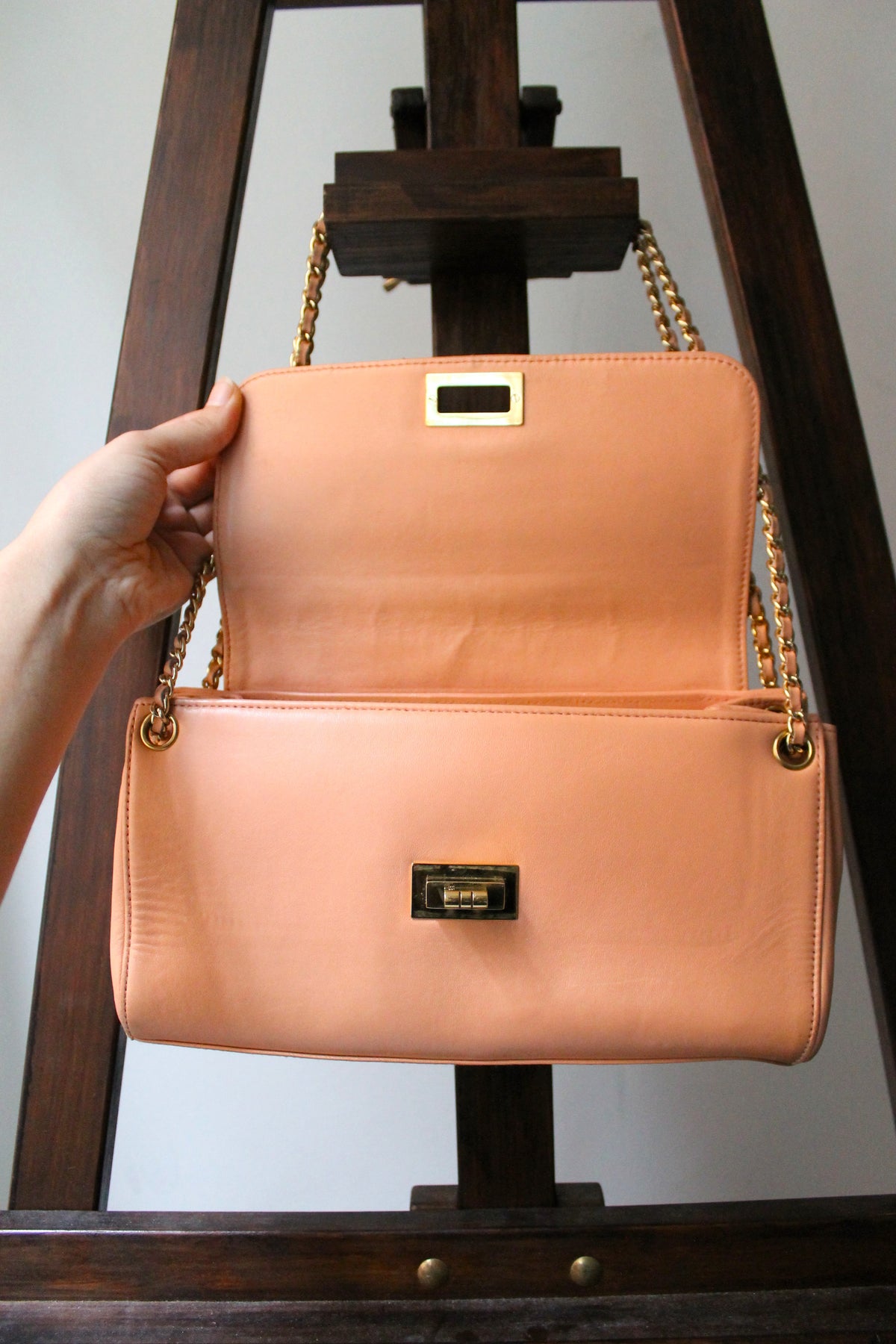 Sac à main Chanel modèle 2.55 en cuir rose collection 2002 - 2003
