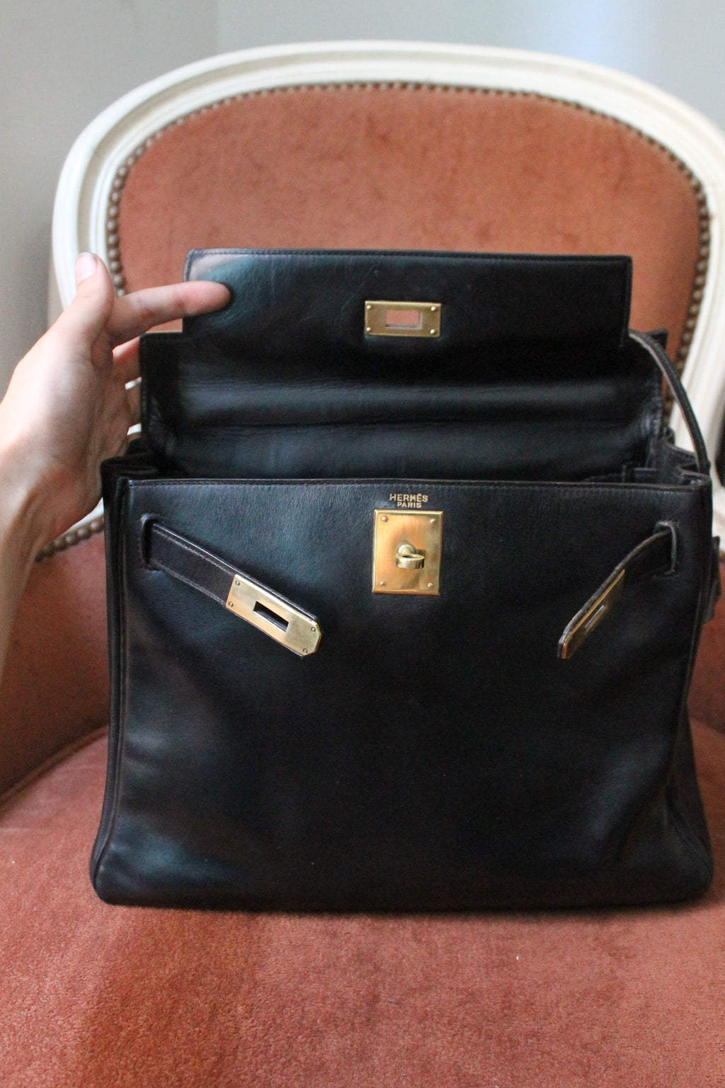 Hermès sac à main modèle Kelly 28 en cuir box retourné noir