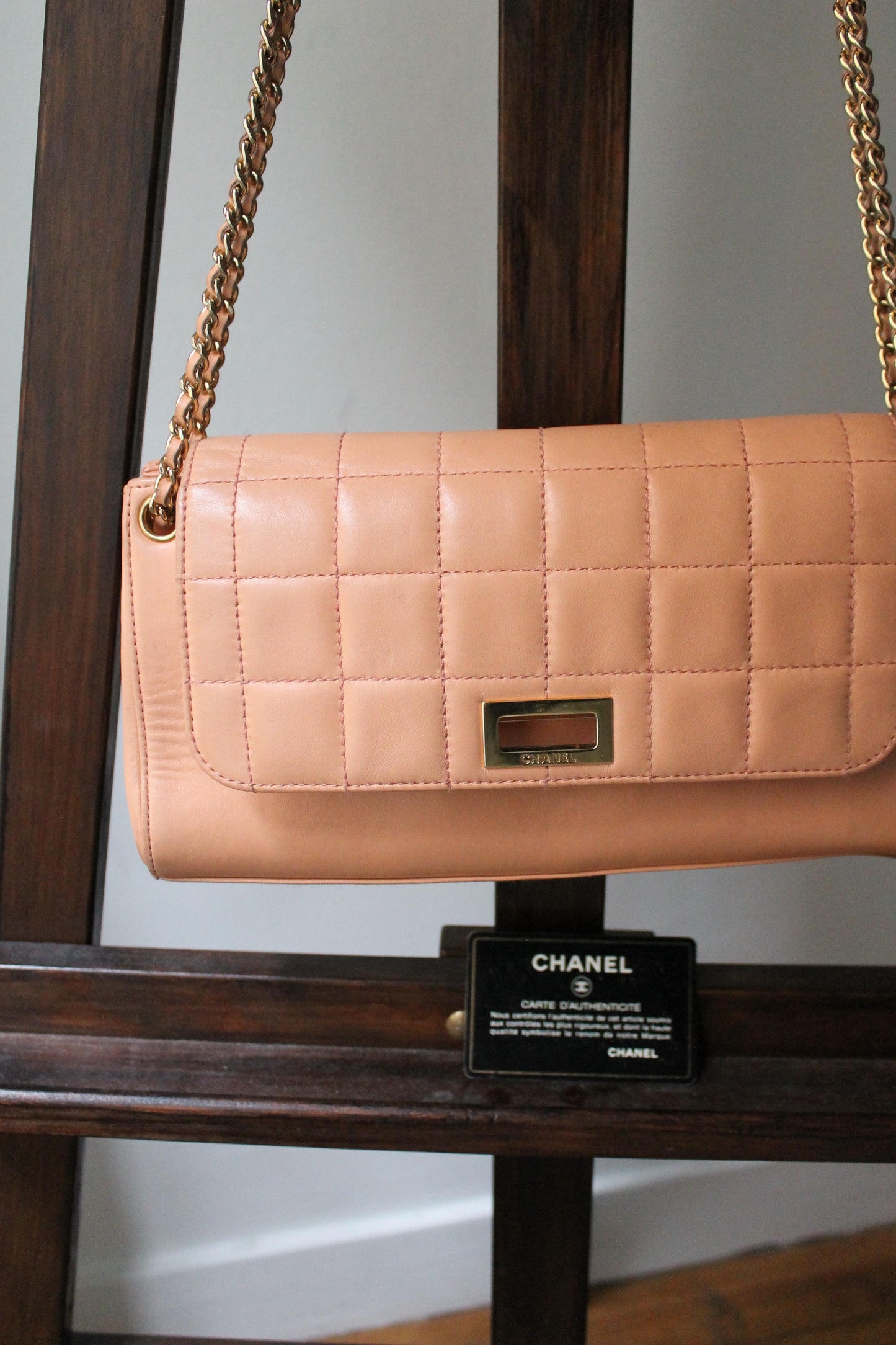 Sac à main Chanel modèle 2.55 en cuir rose collection 2002 - 2003
