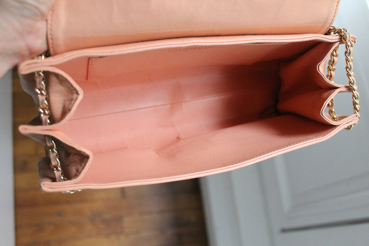Sac à main Chanel modèle 2.55 en cuir rose collection 2002 - 2003
