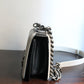 Chanel sac à main modèle Boy 20 cm en veau glacé noir et ivoire