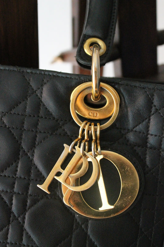 Dior sac à main modèle Lady Dior en cuir noir