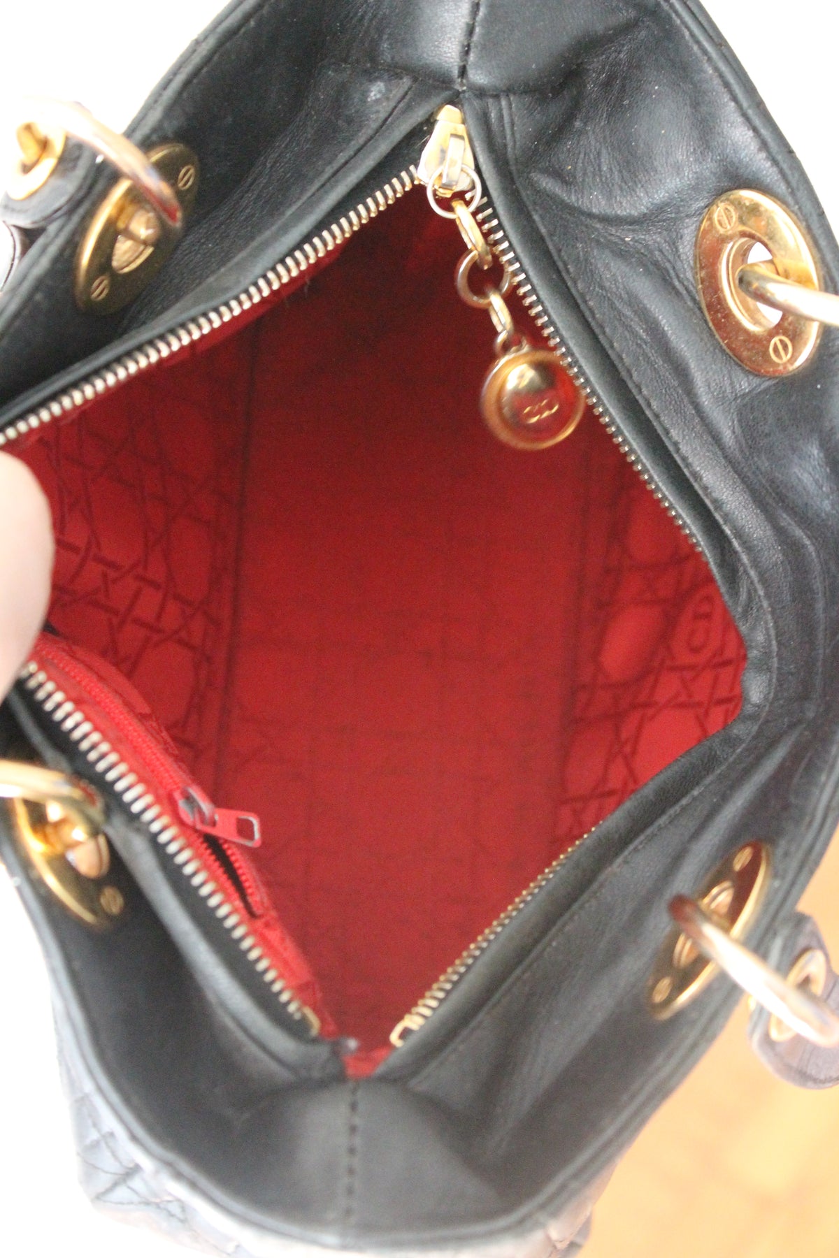 Dior sac à main modèle Lady Dior en cuir noir