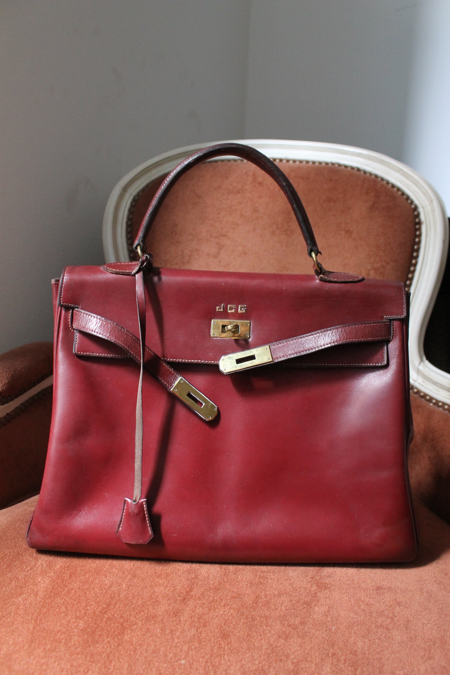 Hermès sac à main modèle Kelly 35 vintage en cuir box bordeaux