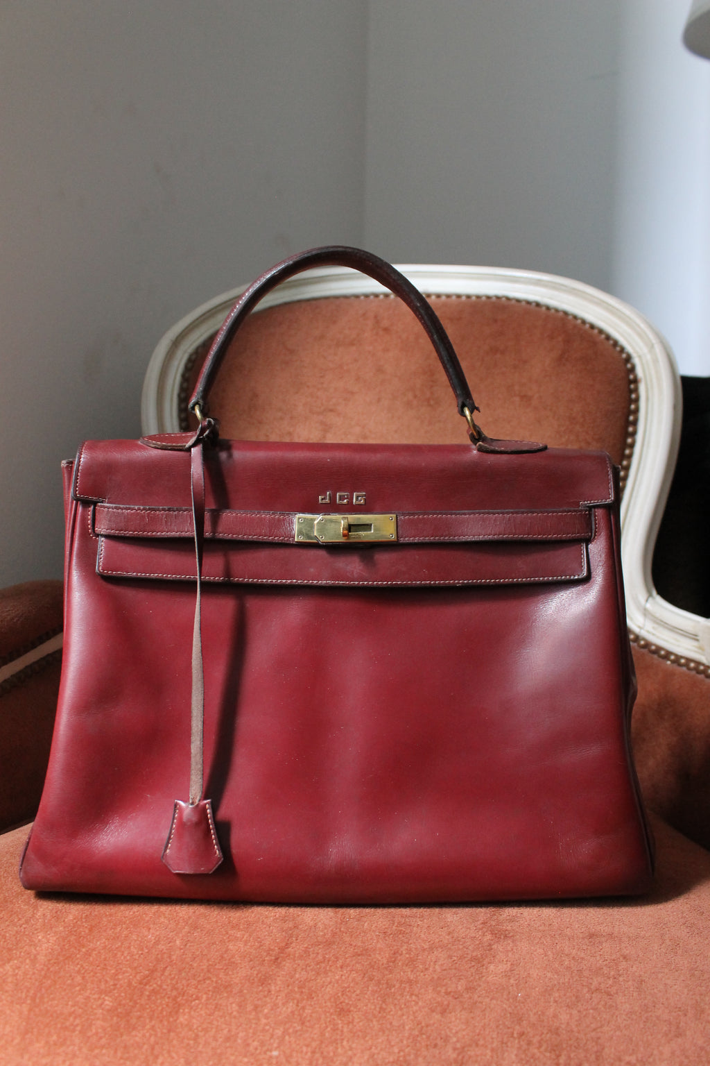 Hermès sac à main modèle Kelly 35 vintage en cuir box bordeaux