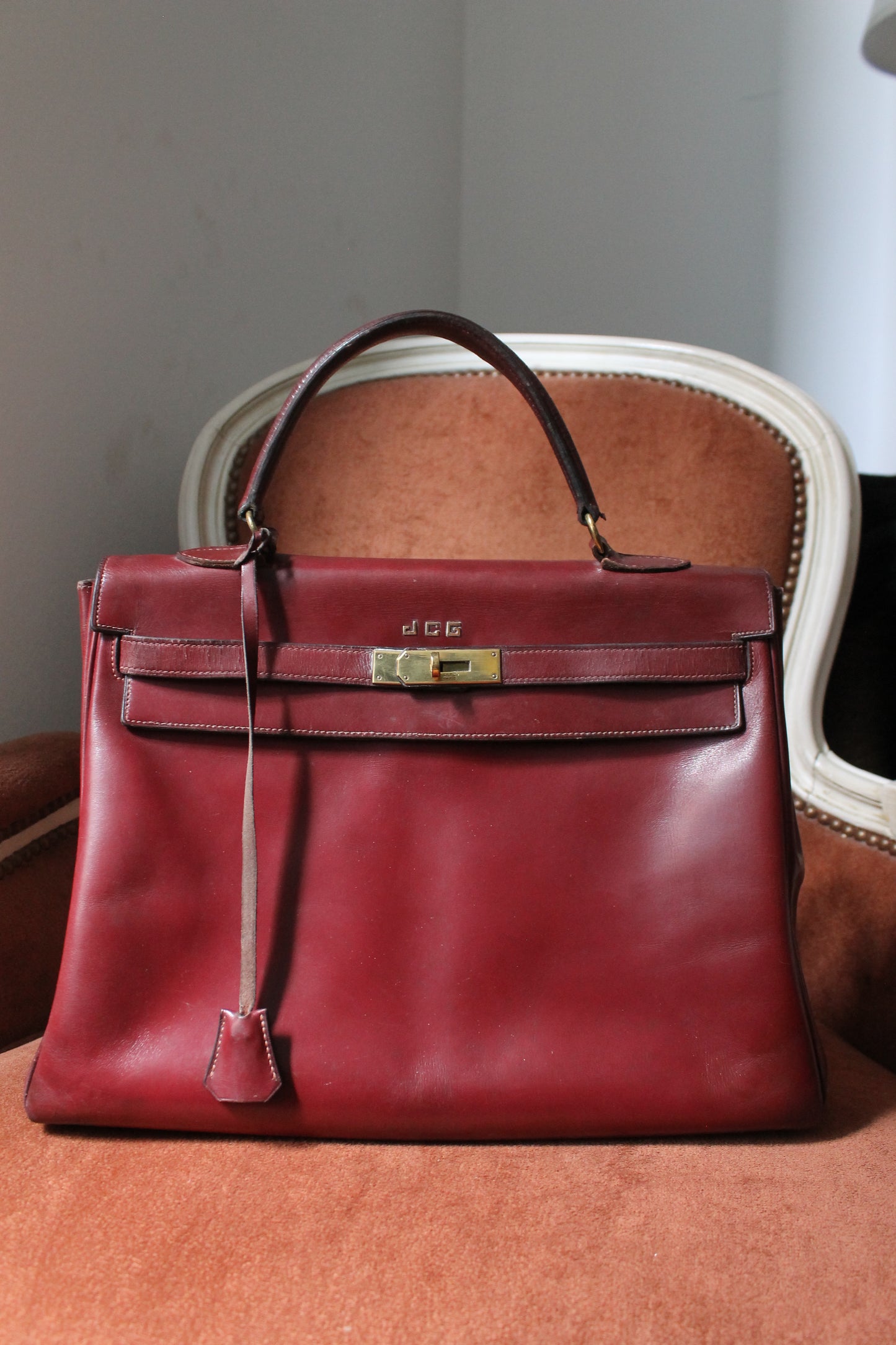 Hermès sac à main modèle Kelly 35 vintage en cuir box bordeaux