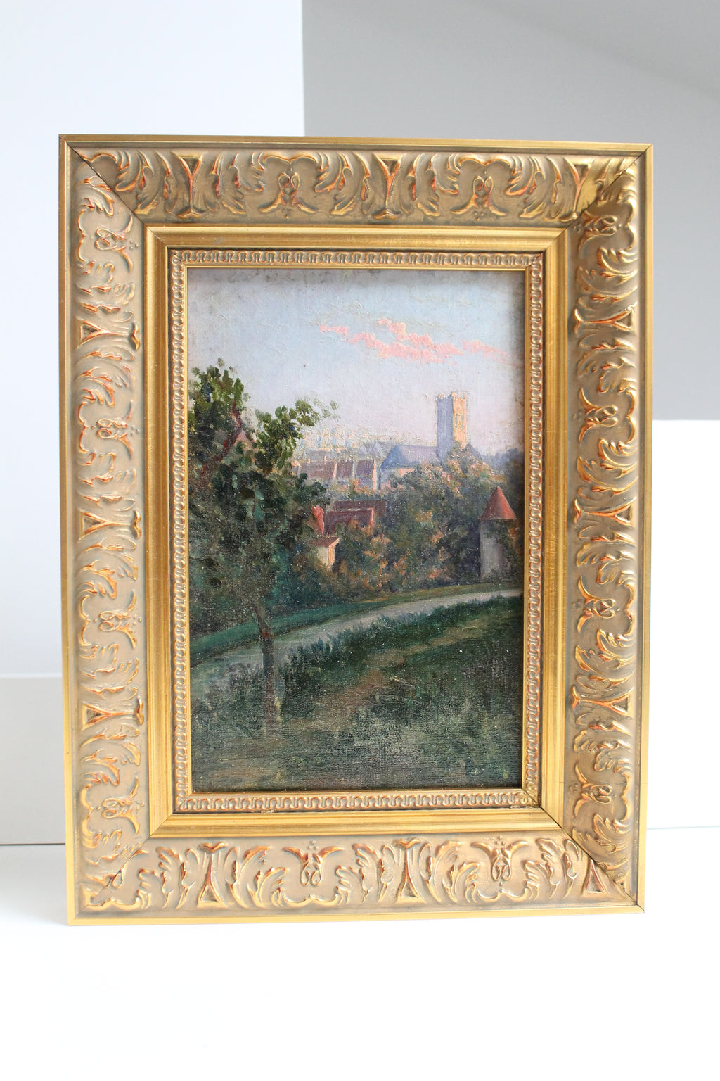 Huile sur panneau « Vue de ville au crépuscule » Meerschaut début XXe siècle cadre doré
